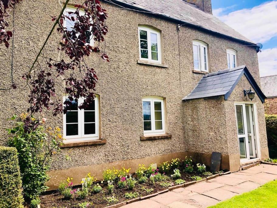 Cosy Farmhouse Escape In Monmouthshire Villa Wolves Newton ภายนอก รูปภาพ